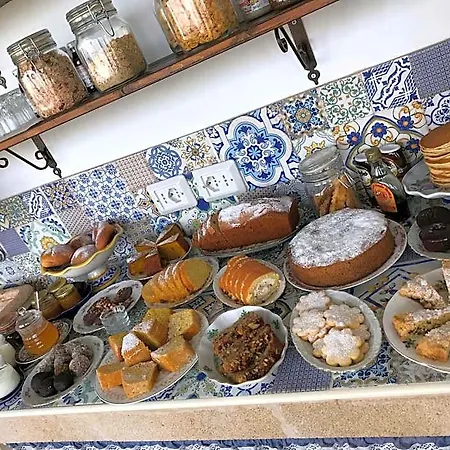 Bàcula Nzícula Alojamento de Acomodação e Pequeno-almoço 4*